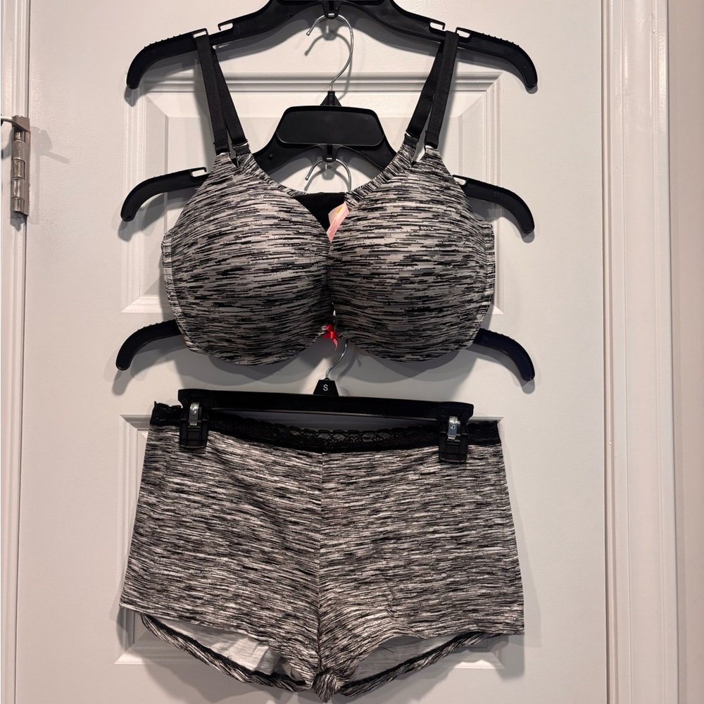 Victoria's Secret Black and Gray Bra Set